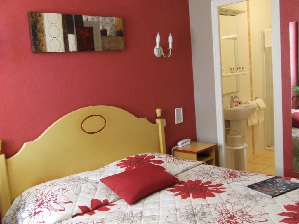 Hotel De La Poste Chagny  Room photo